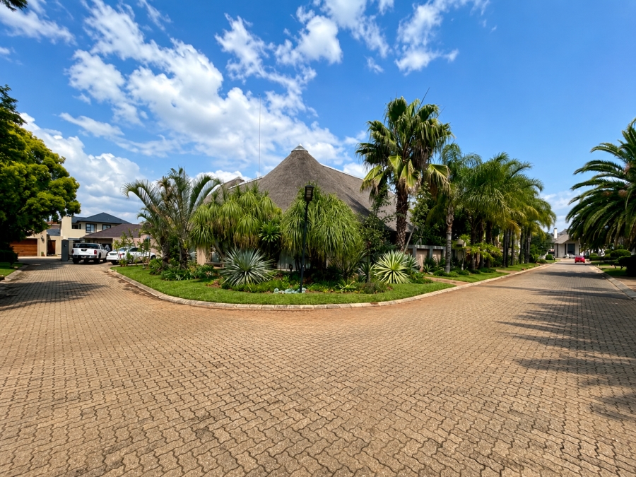 5 Bedroom Property for Sale in Melodie North West